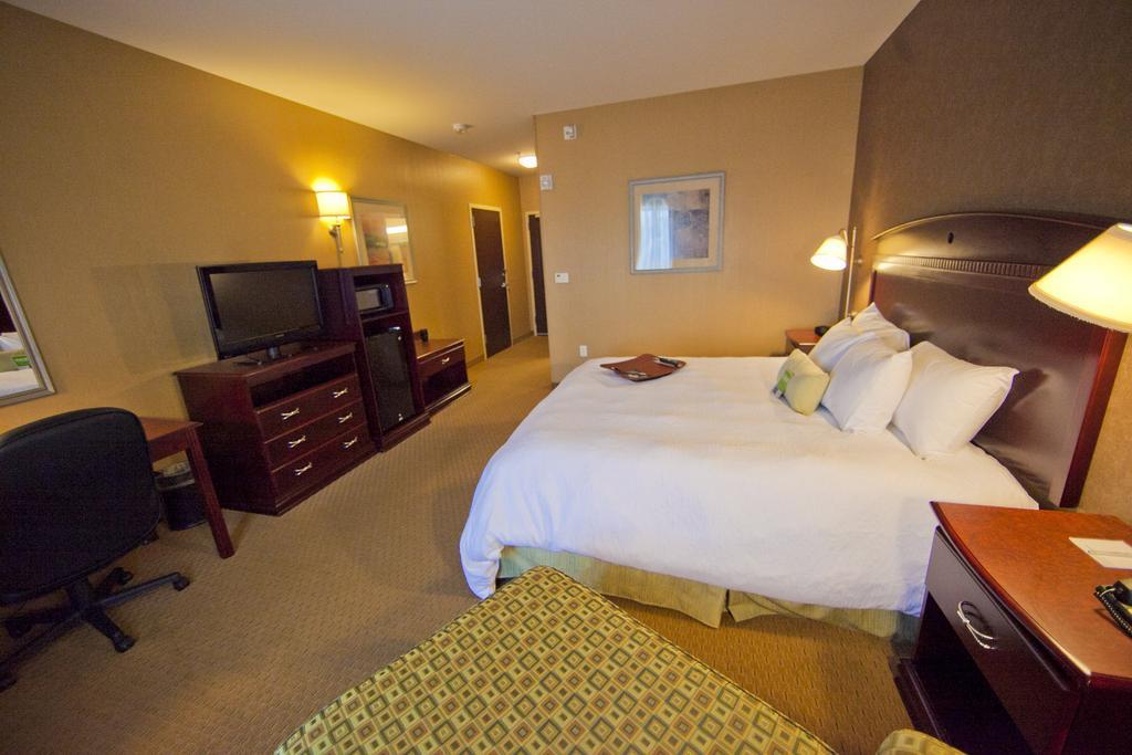 Hampton Inn Элленсберг Экстерьер фото