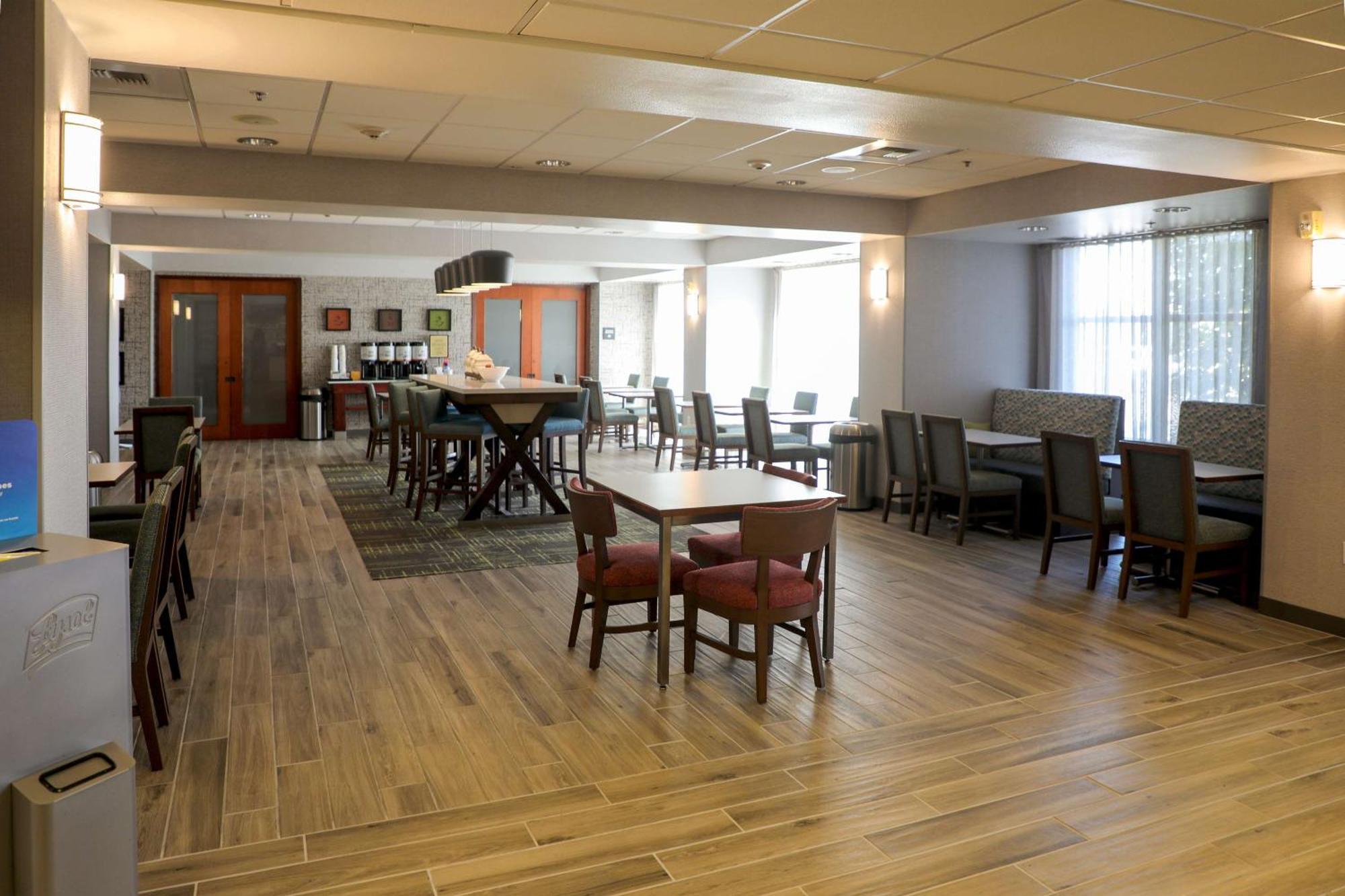 Hampton Inn Элленсберг Экстерьер фото